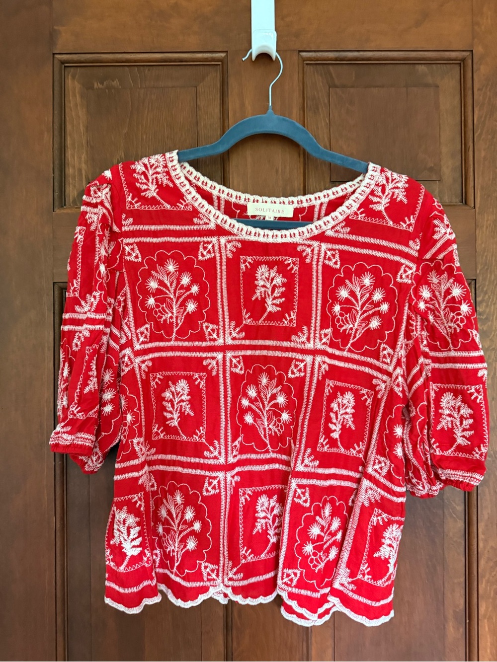 Solitaire Red White Embroidered Floral Puff Sleeve Top Size M